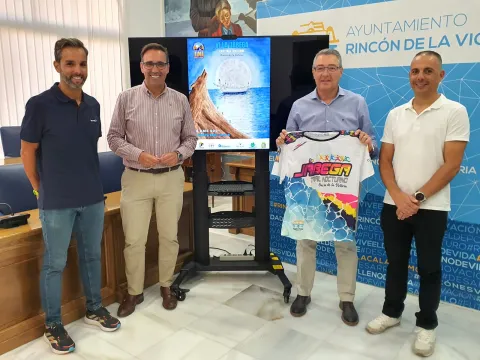  Presentada la nueva camiseta del Trail Nocturno La Jábega 2023